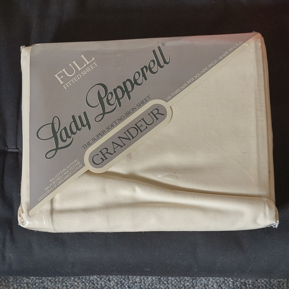 New in package Vintage Lady Pepperell yellow Full Flat Sheet